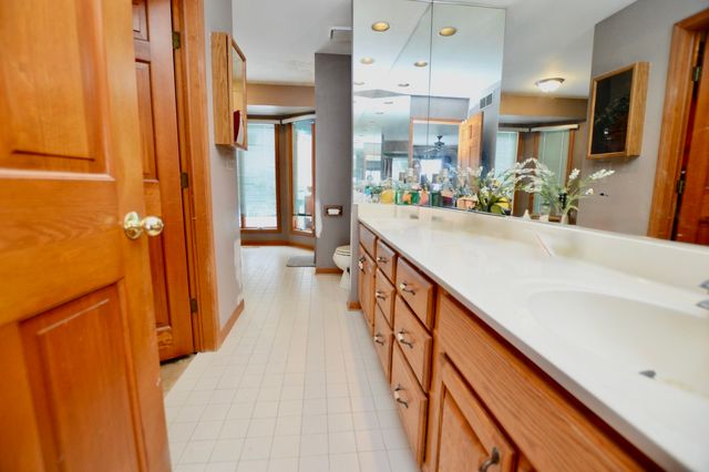 3321 N Bayview Lane, Mchenry, IL 60051