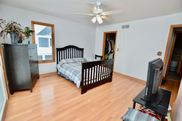 3321 N Bayview Lane, Mchenry, IL 60051