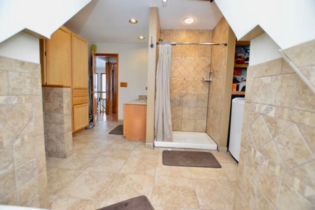 3321 N Bayview Lane, Mchenry, IL 60051