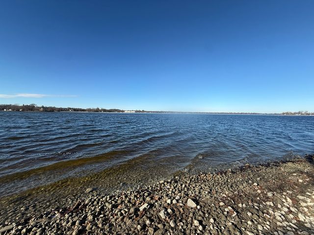 3321 N Bayview Lane, Mchenry, IL 60051