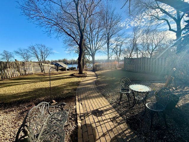 3321 N Bayview Lane, Mchenry, IL 60051