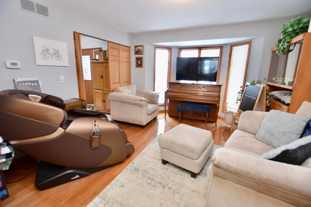 3321 N Bayview Lane, Mchenry, IL 60051