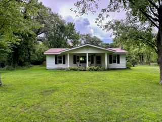 2295 E 250 S, Knox, IN 46534