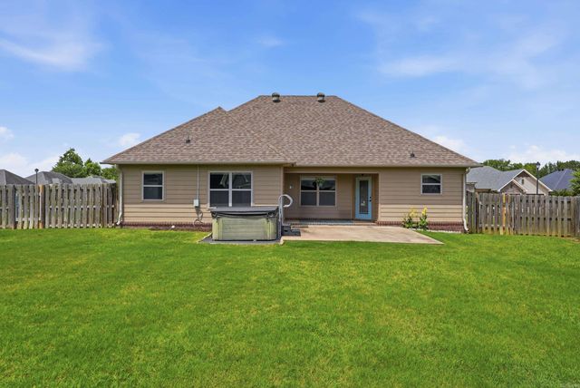 1900 Massee Gdns, Conway, AR 72034