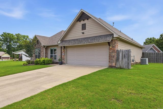 1900 Massee Gdns, Conway, AR 72034