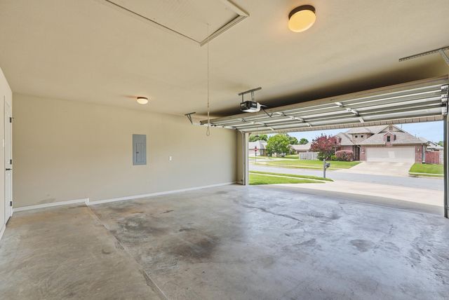 1900 Massee Gdns, Conway, AR 72034