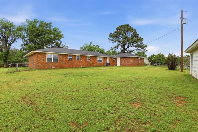 1301 Old Santa Fe Lake Road, Tecumseh, OK 74873