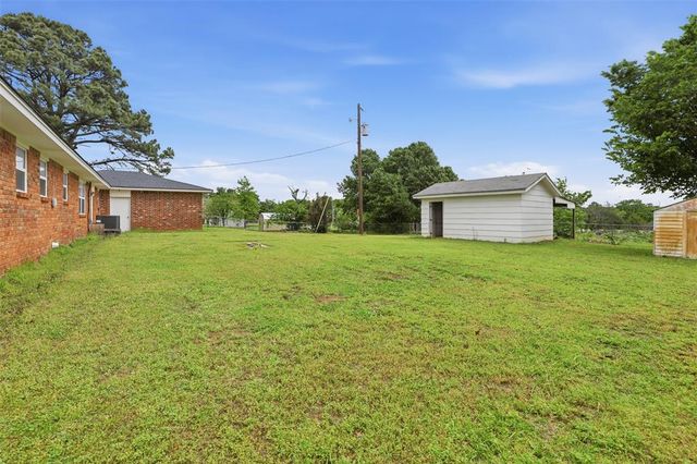 1301 Old Santa Fe Lake Road, Tecumseh, OK 74873