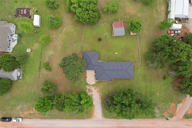 1301 Old Santa Fe Lake Road, Tecumseh, OK 74873