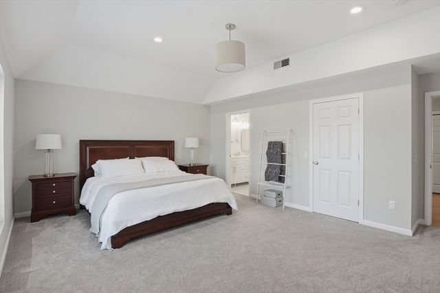 43 Knowlton Circle 43, Upton, MA 01568