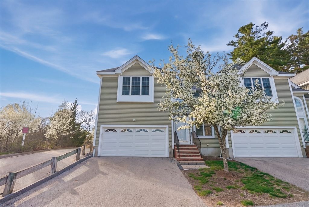 43 Knowlton Circle 43, Upton, MA 01568