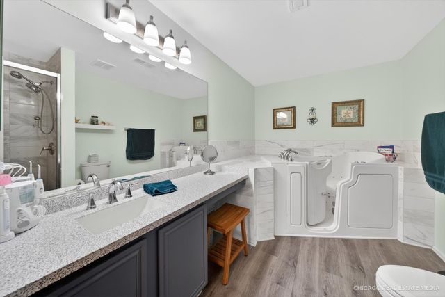 634 Village Road B, Crystal Lake, IL 60014
