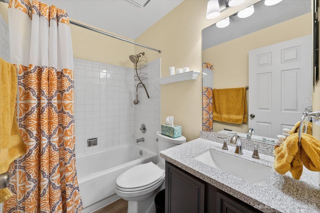 634 Village Road B, Crystal Lake, IL 60014