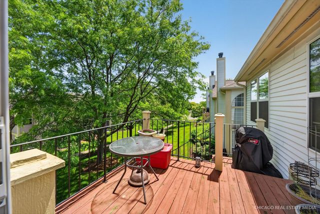 634 Village Road B, Crystal Lake, IL 60014