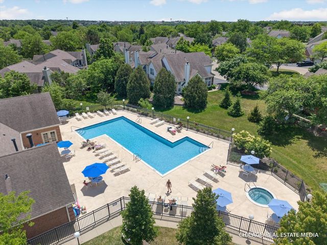634 Village Road B, Crystal Lake, IL 60014