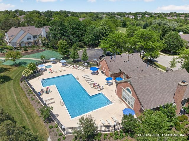 634 Village Road B, Crystal Lake, IL 60014
