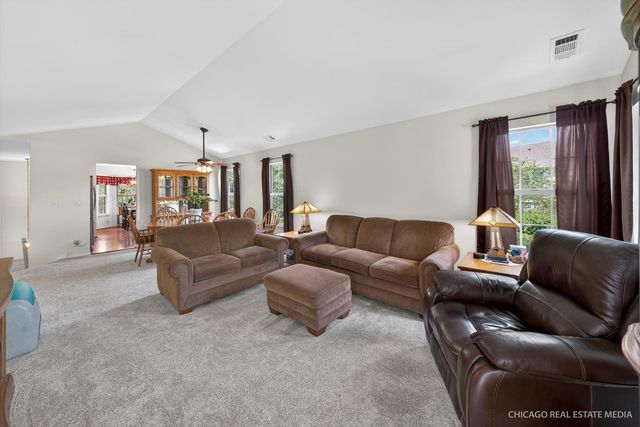 634 Village Road B, Crystal Lake, IL 60014