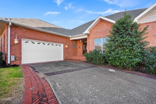 1811 Jordans Creek Way, Sevierville, TN 37876