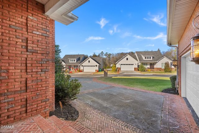 1811 Jordans Creek Way, Sevierville, TN 37876