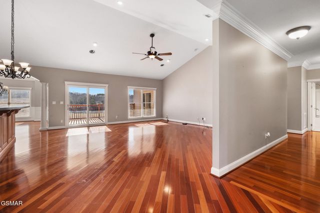 1811 Jordans Creek Way, Sevierville, TN 37876