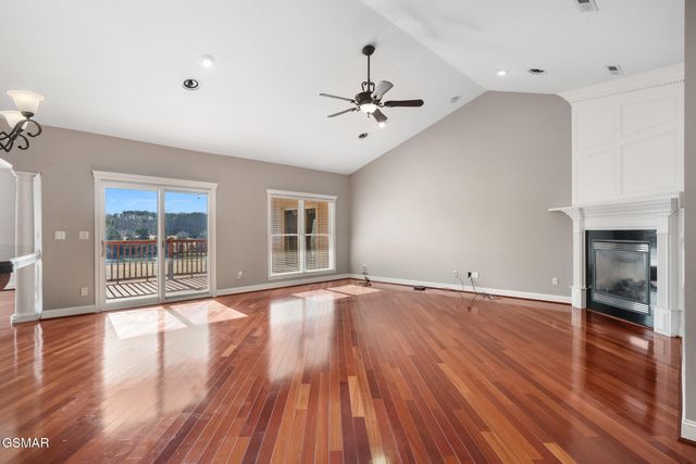 1811 Jordans Creek Way, Sevierville, TN 37876