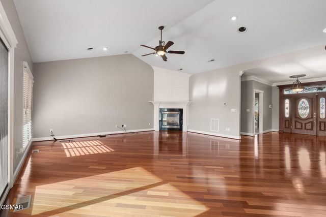 1811 Jordans Creek Way, Sevierville, TN 37876