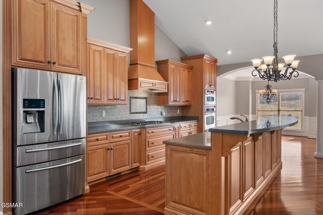 1811 Jordans Creek Way, Sevierville, TN 37876