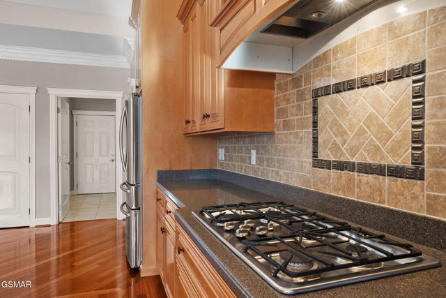 1811 Jordans Creek Way, Sevierville, TN 37876