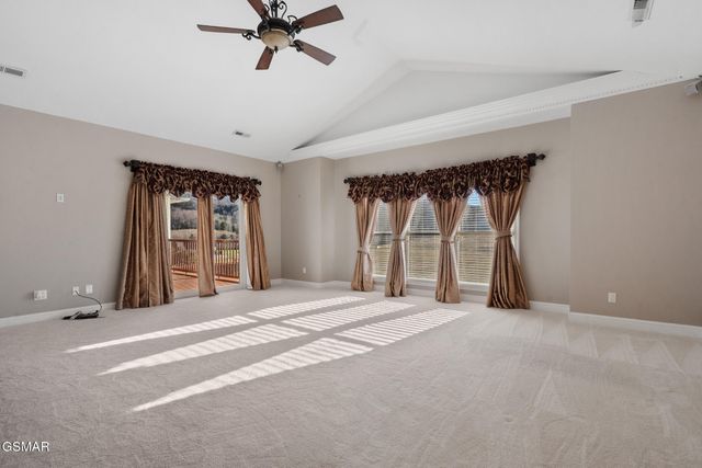 1811 Jordans Creek Way, Sevierville, TN 37876