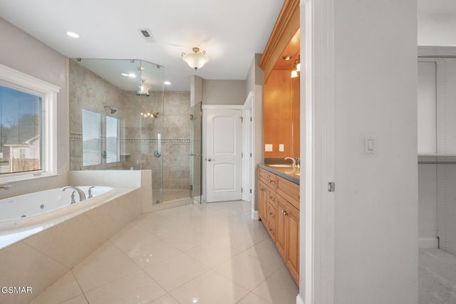 1811 Jordans Creek Way, Sevierville, TN 37876