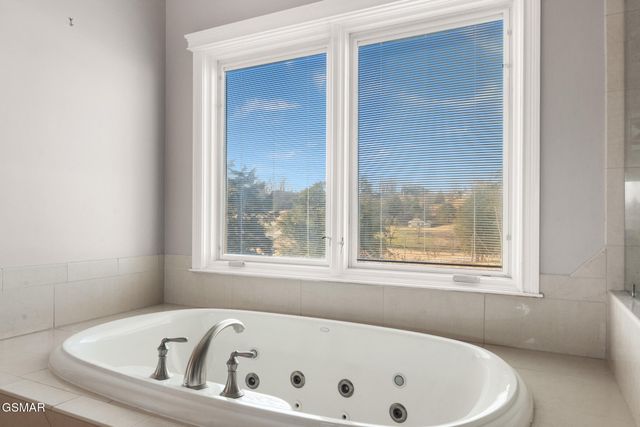 1811 Jordans Creek Way, Sevierville, TN 37876