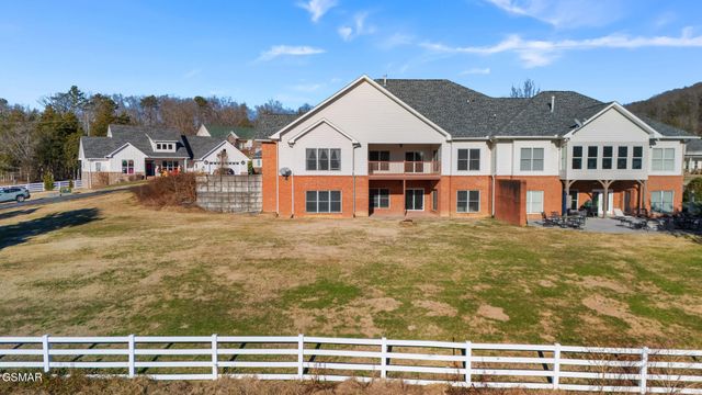 1811 Jordans Creek Way, Sevierville, TN 37876