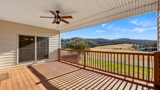 1811 Jordans Creek Way, Sevierville, TN 37876