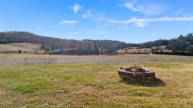 1811 Jordans Creek Way, Sevierville, TN 37876