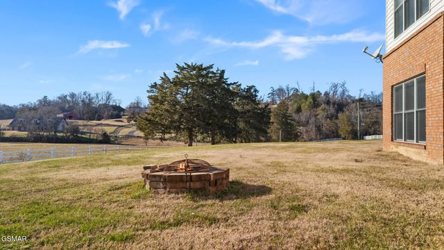 1811 Jordans Creek Way, Sevierville, TN 37876