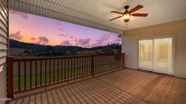 1811 Jordans Creek Way, Sevierville, TN 37876