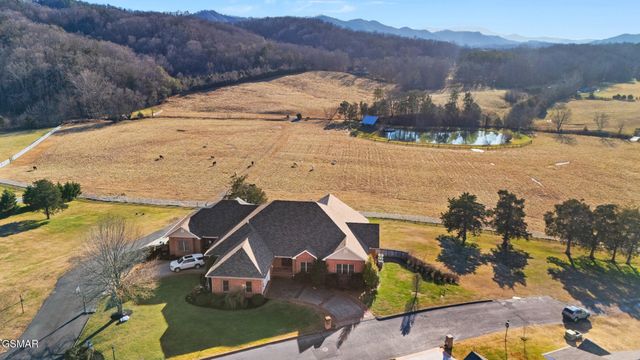 1811 Jordans Creek Way, Sevierville, TN 37876