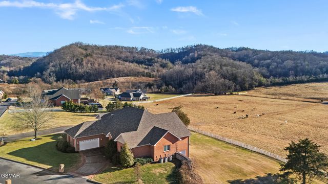 1811 Jordans Creek Way, Sevierville, TN 37876