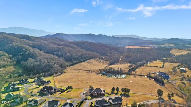 1811 Jordans Creek Way, Sevierville, TN 37876