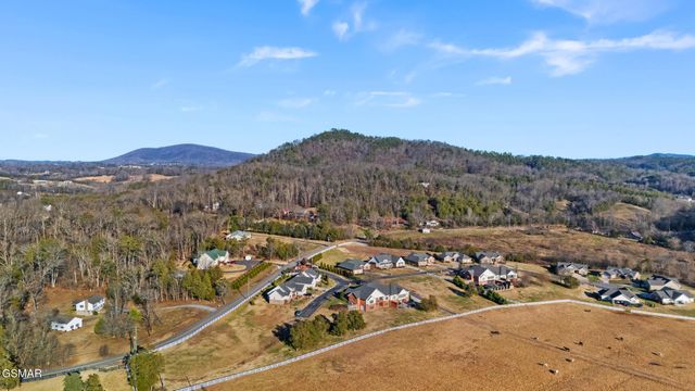 1811 Jordans Creek Way, Sevierville, TN 37876