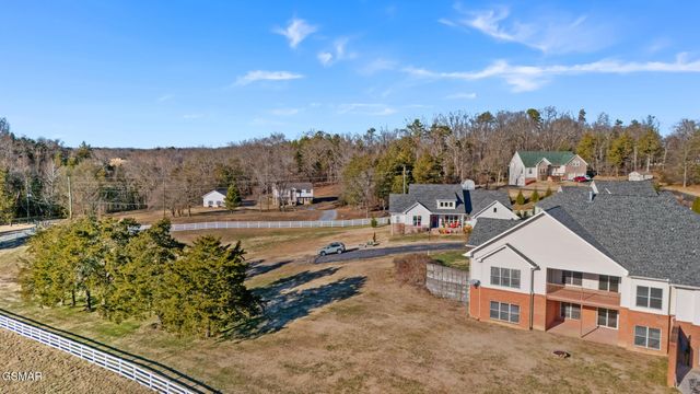 1811 Jordans Creek Way, Sevierville, TN 37876