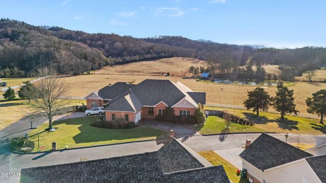 1811 Jordans Creek Way, Sevierville, TN 37876