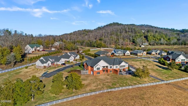 1811 Jordans Creek Way, Sevierville, TN 37876