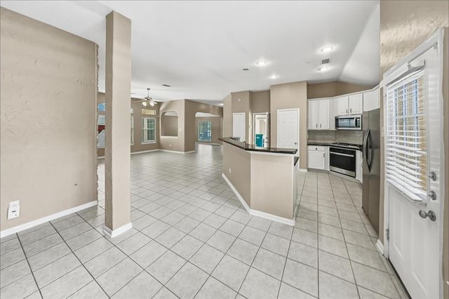 5 Paddock Pines Place, Spring, TX 77382