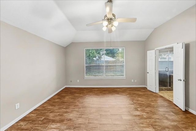 5 Paddock Pines Place, Spring, TX 77382