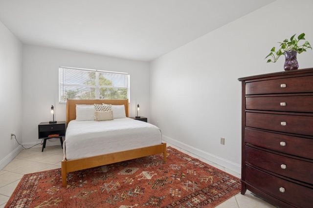 8305 Sunrise Lakes Boulevard 308, Sunrise, FL 33322