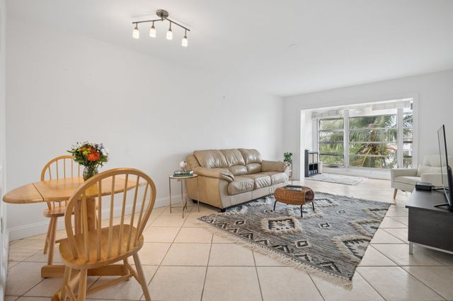 8305 Sunrise Lakes Boulevard 308, Sunrise, FL 33322