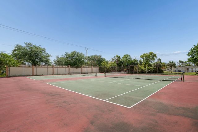 8305 Sunrise Lakes Boulevard 308, Sunrise, FL 33322