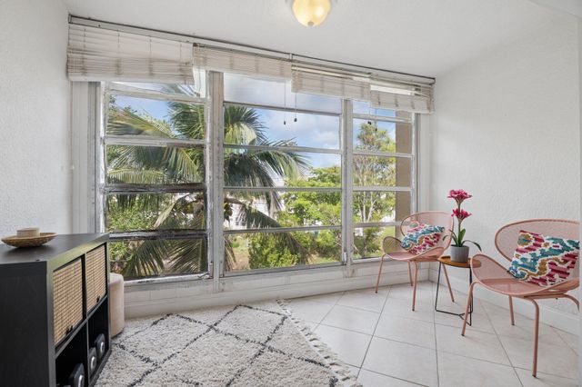 8305 Sunrise Lakes Boulevard 308, Sunrise, FL 33322