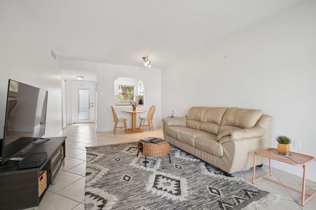 8305 Sunrise Lakes Boulevard 308, Sunrise, FL 33322